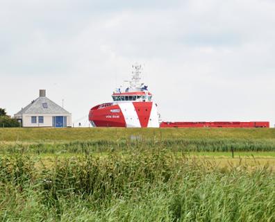 Just-in-time hub offshore |for ship-owners and industry